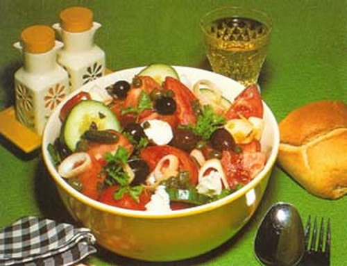 Классический греческий салат.