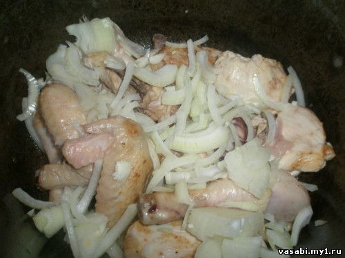 курица с изюмом под сметанным соусом